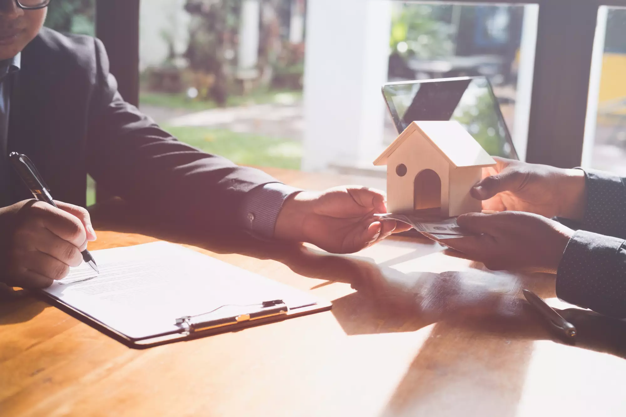 Une mise en location avec un mandat de gestion locative en agence