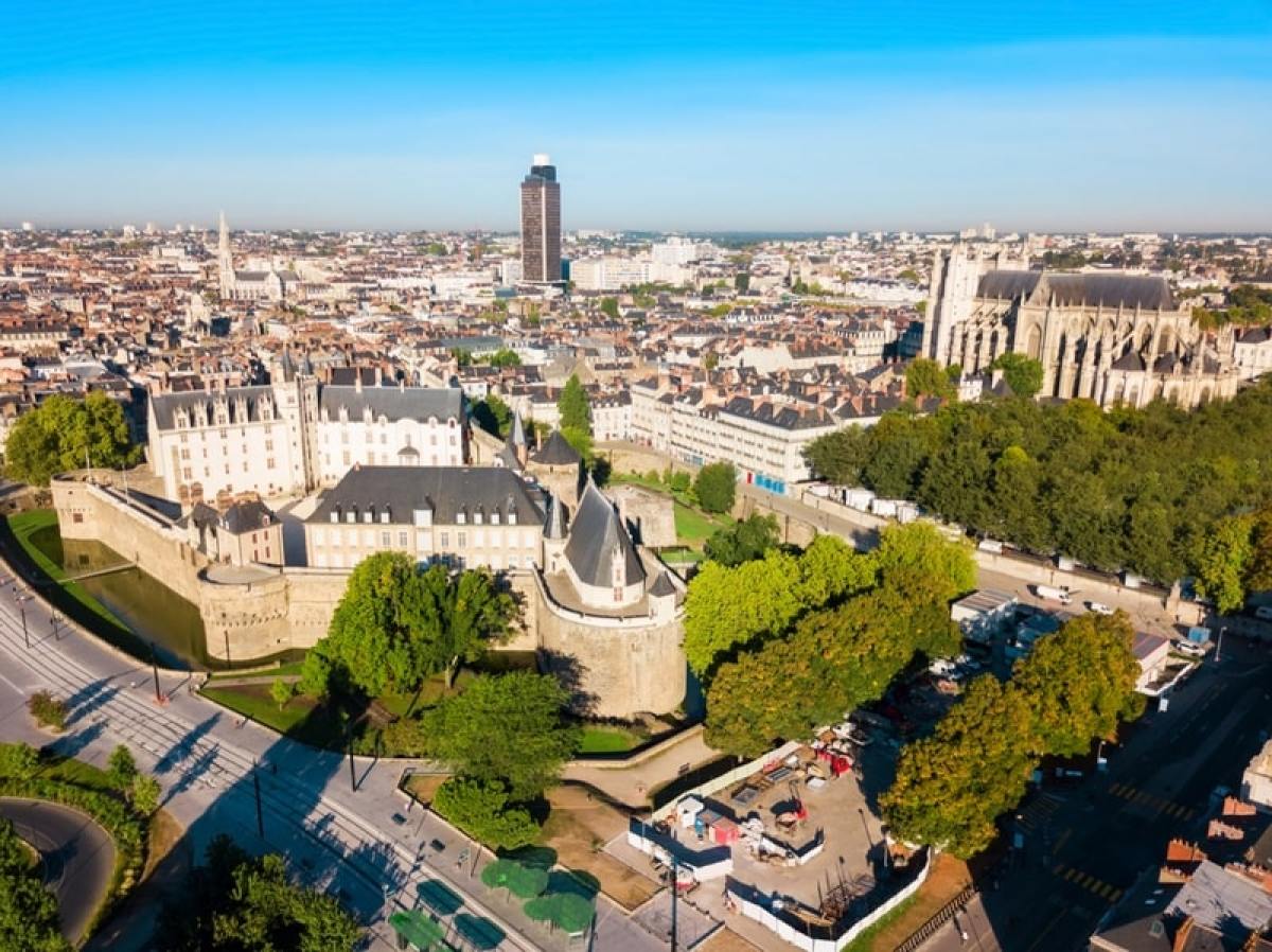 tram nantes - Vue sur le château des Ducs de Bretagne à Nantes