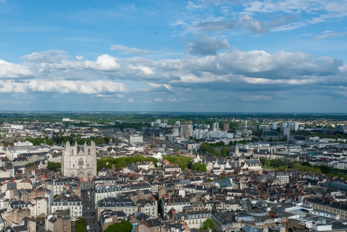 Investir à Nantes - Vue aérienne sur la ville de Nantes et sa cathédrale