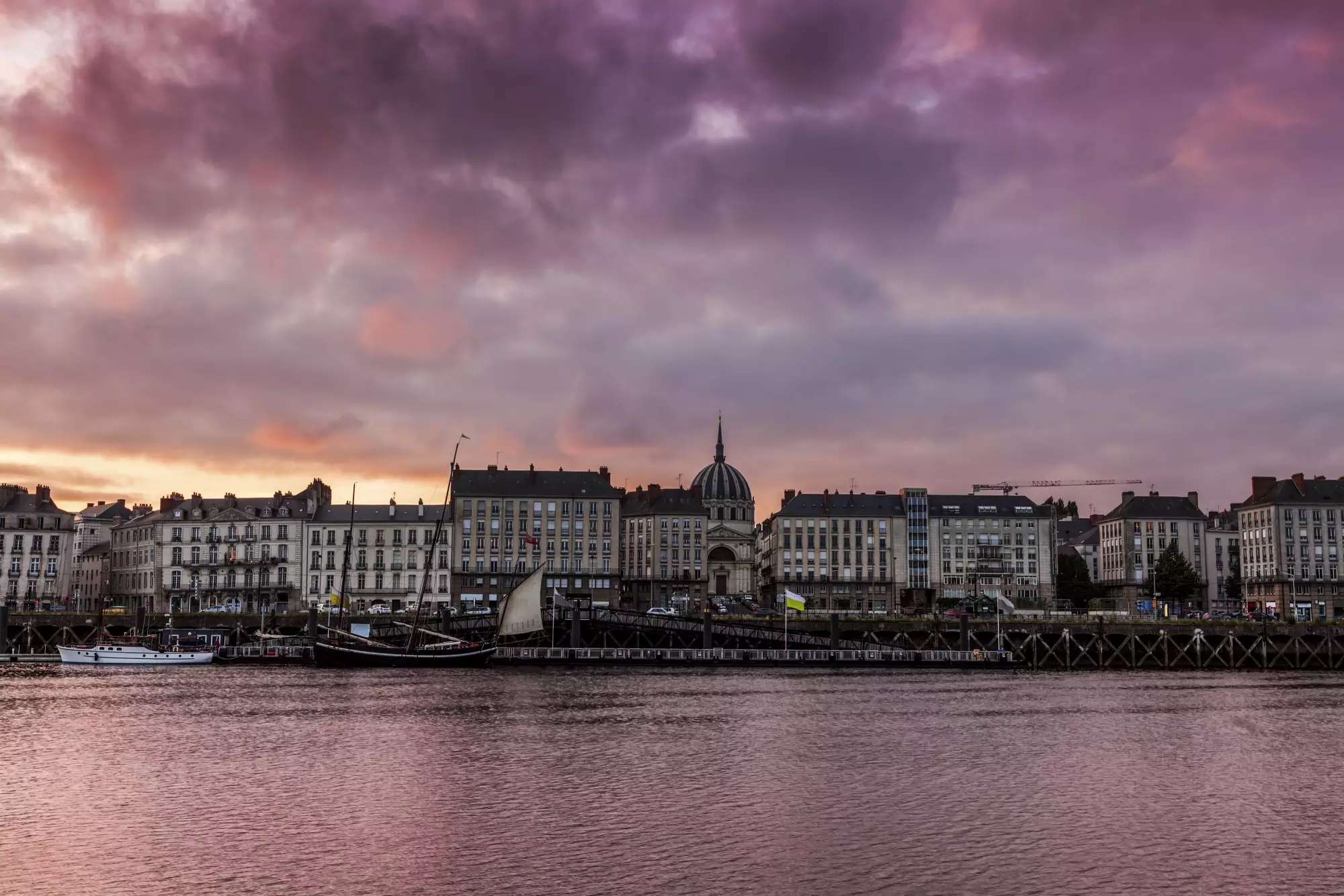 nantes au coucher de soleil
