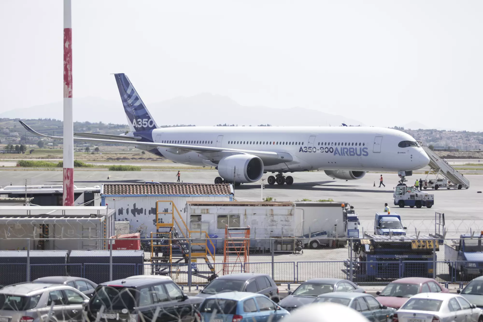 avion sur le tarmac de l'aéroport