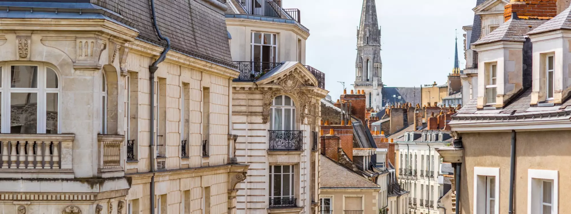 rue de nantes avec vue sur l'église