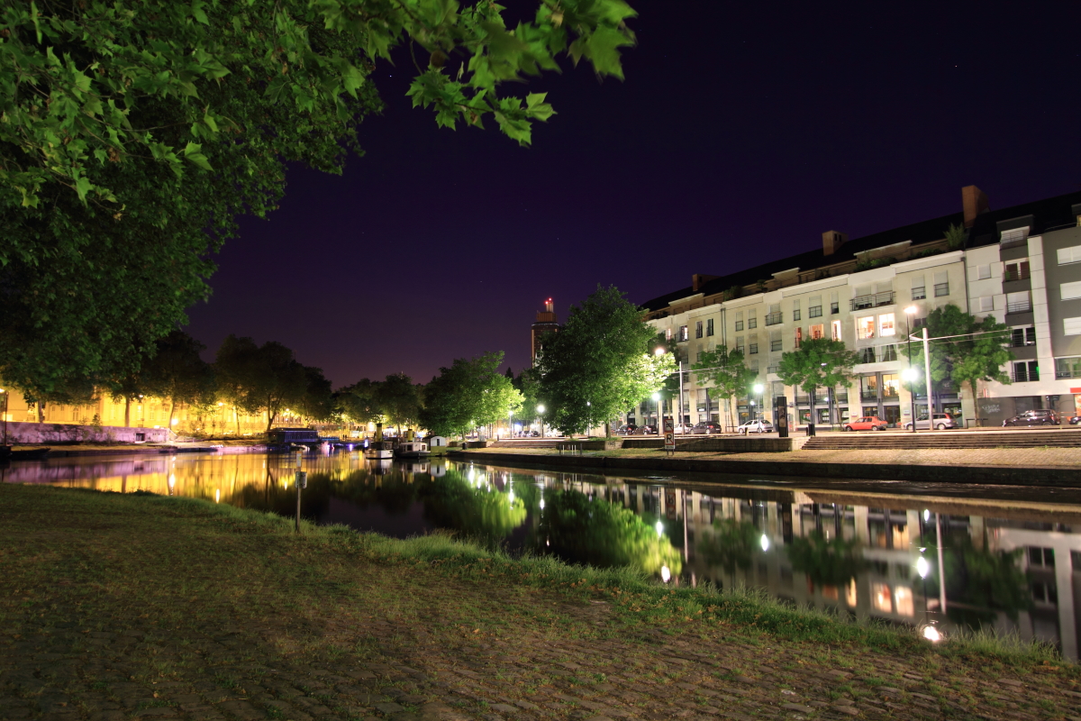 Quartier Nantes Erdre – vue les bords de l’Erdre de nuit à Nantes