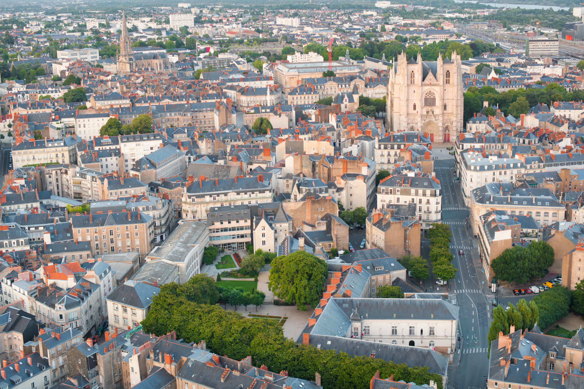 Vue aérienne de Nantes et de sa cathédrale