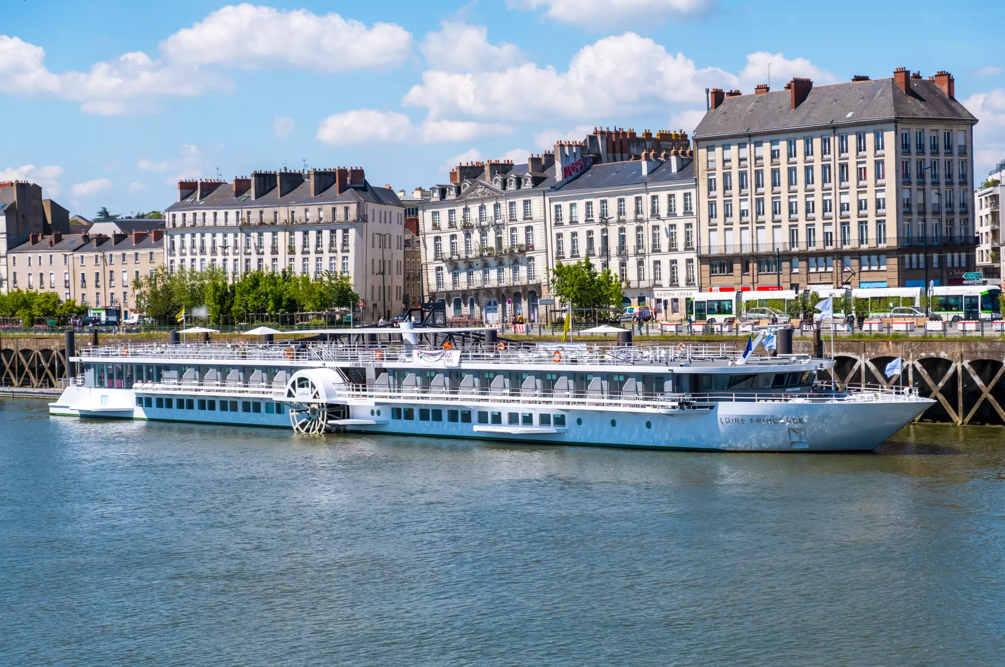 Un bateau de croisière sur la Loire à Nantes