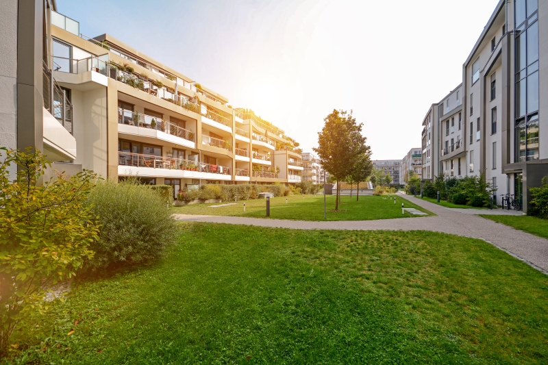 Production de logement à Nantes - une résidence de logements neufs avec un espace verdoyant