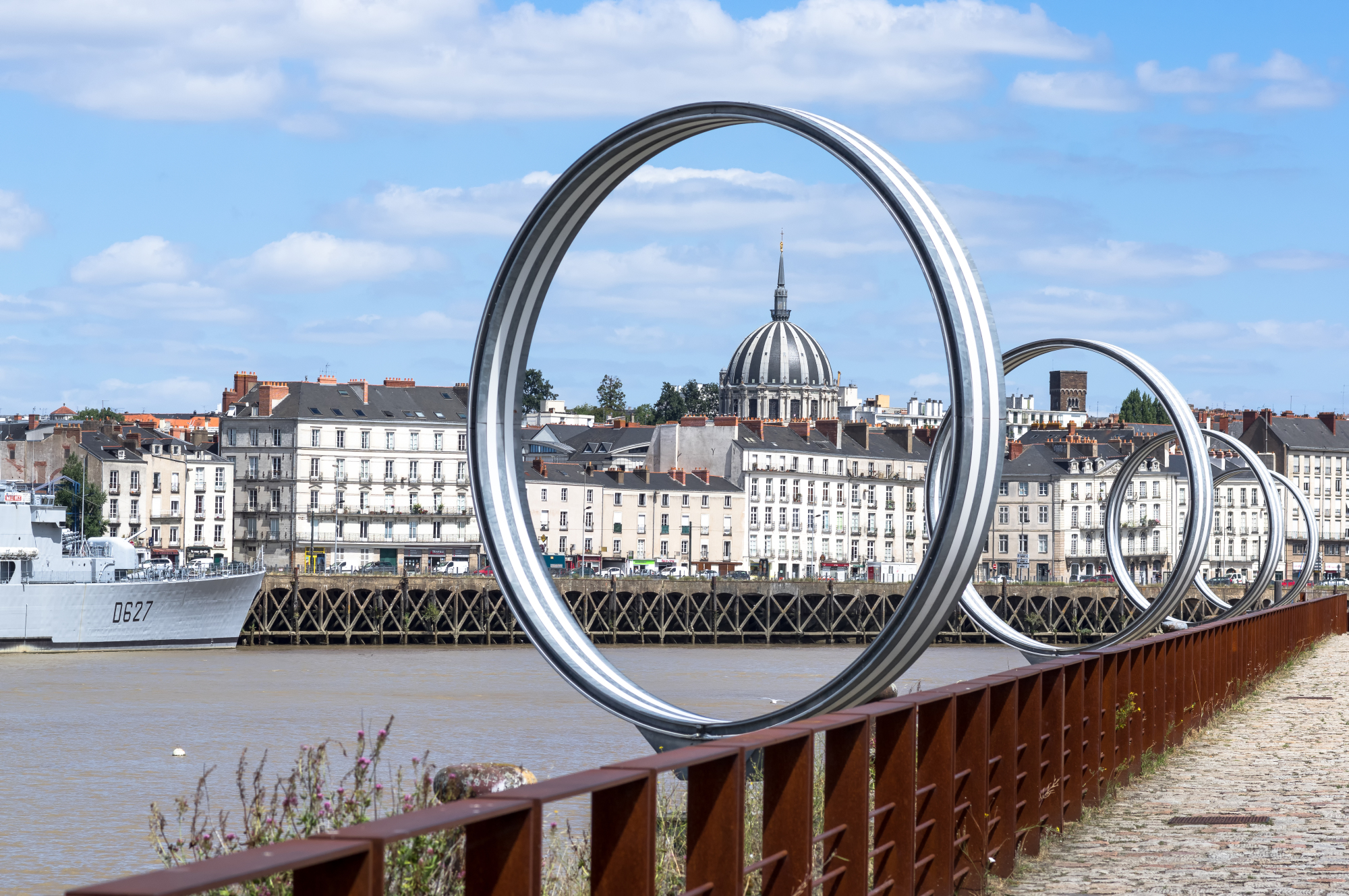 La ville de Nantes vue depuis un pont