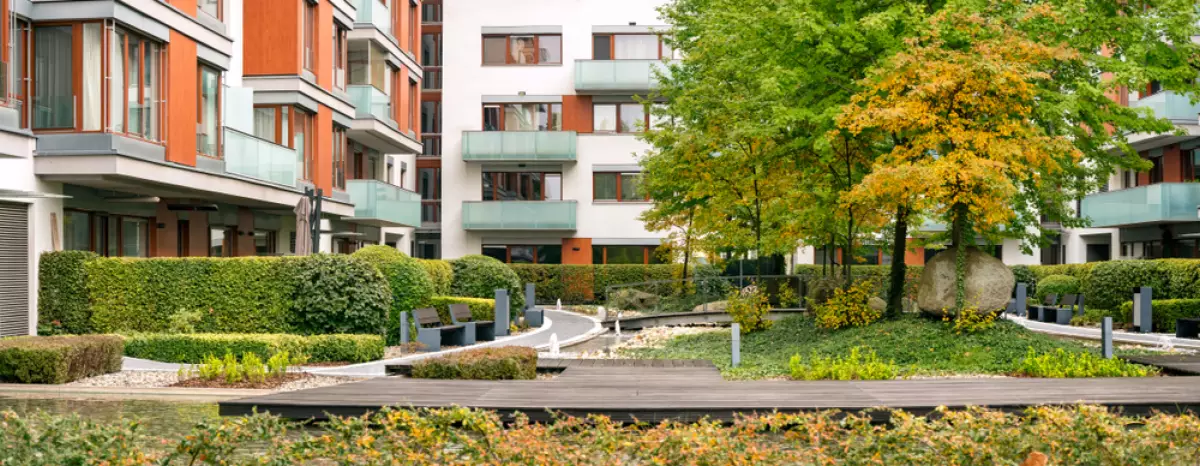Pourquoi investir dans l’immobilier neuf à Nantes ? Investissement locatif Nantes – vue sur une résidence dans un environnement vert