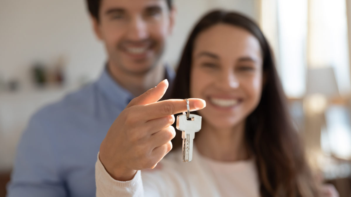 Accession Abordable Nantes – Un jeune couple propriétaire de leur appartement