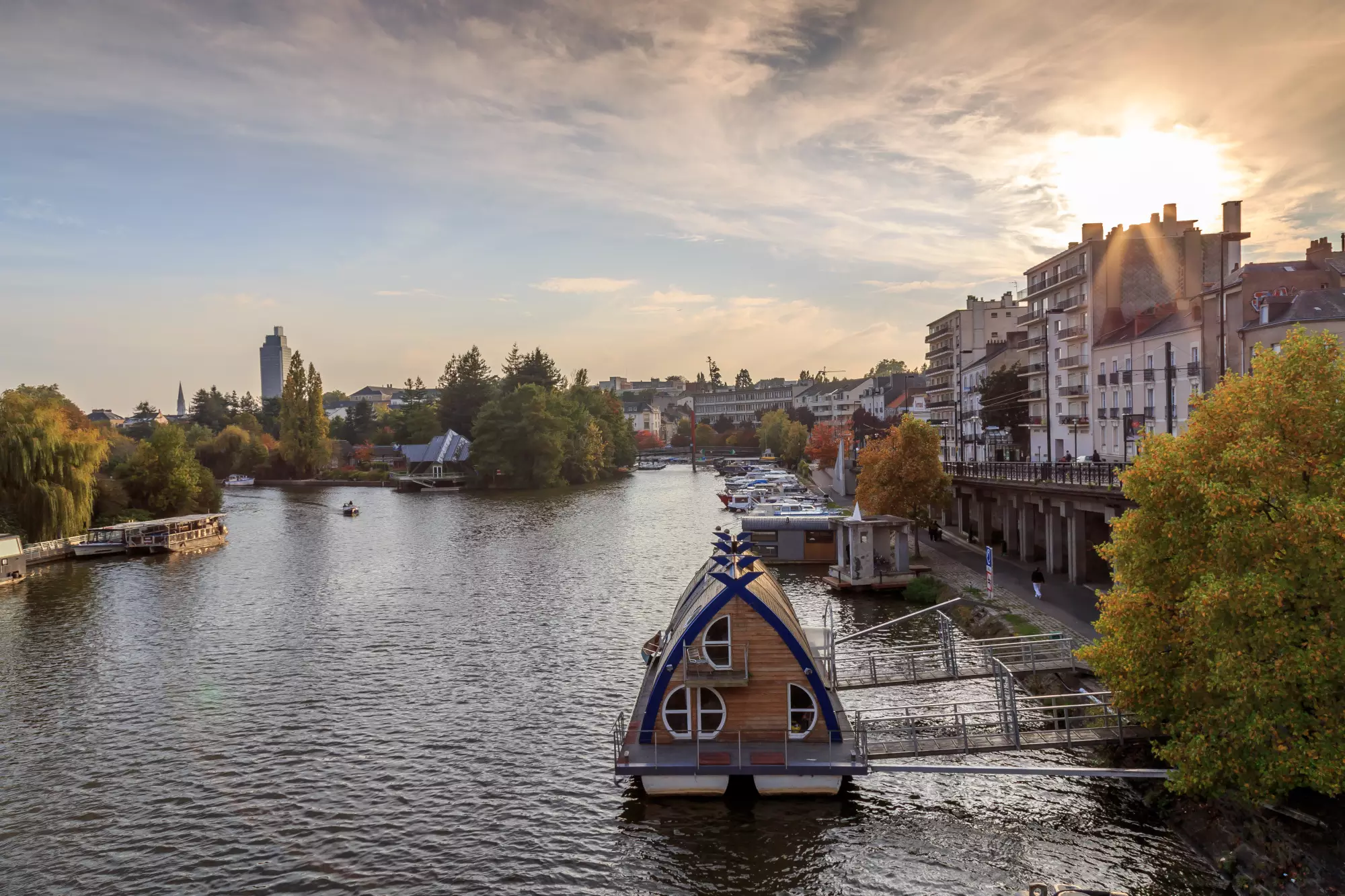 Vue d'une rue de Nantes depuis l'Erdre