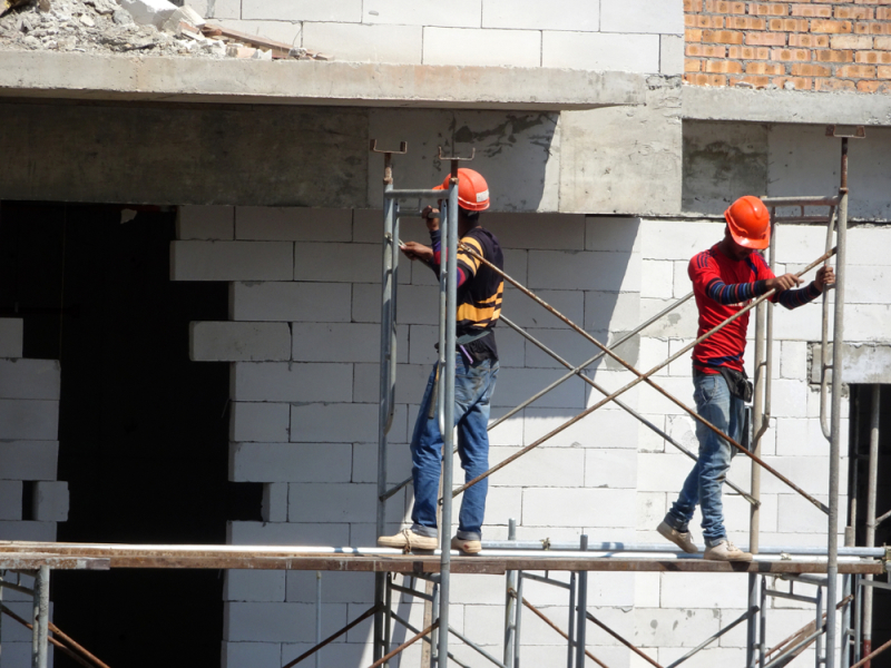 Loi 4D – Ouvriers sur un chantier de construction
