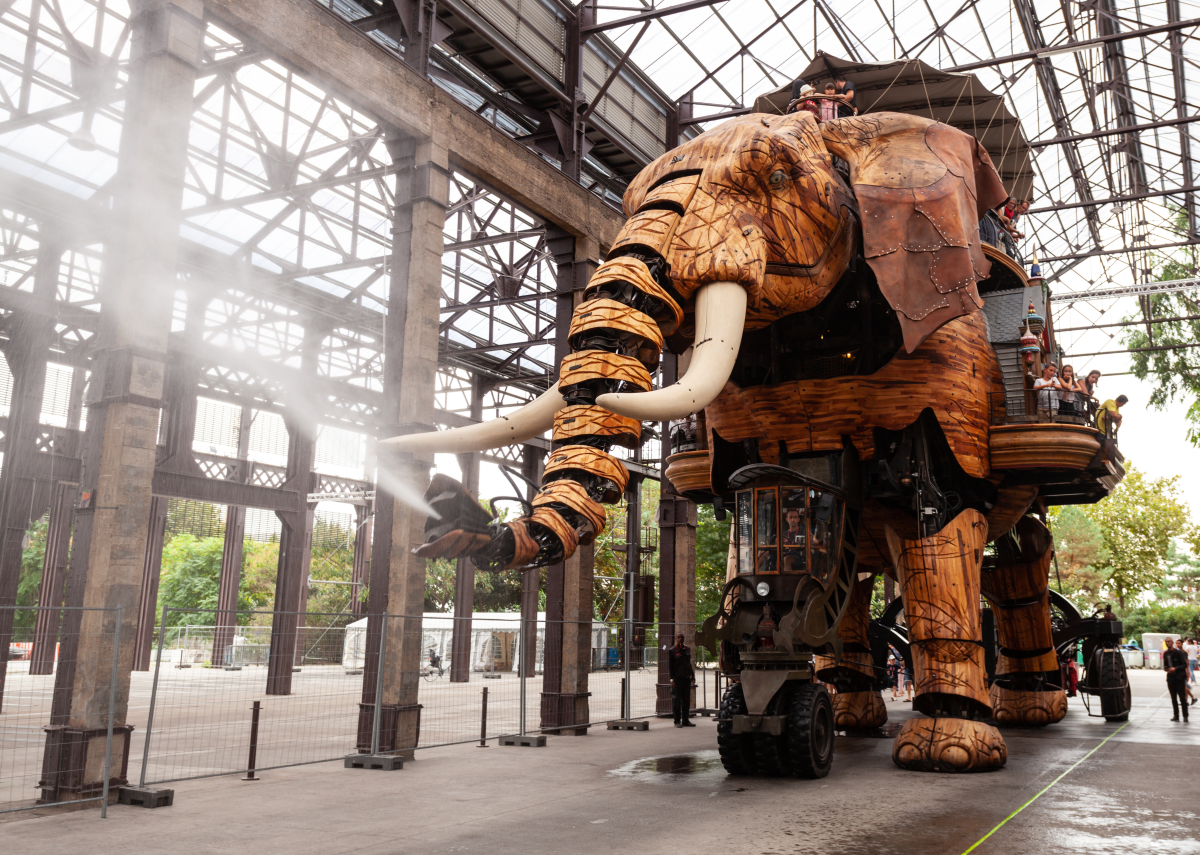 Quartier de la Création Nantes – L'éléphant des Machines de l’Île sous les nefs de l’Île de Nantes