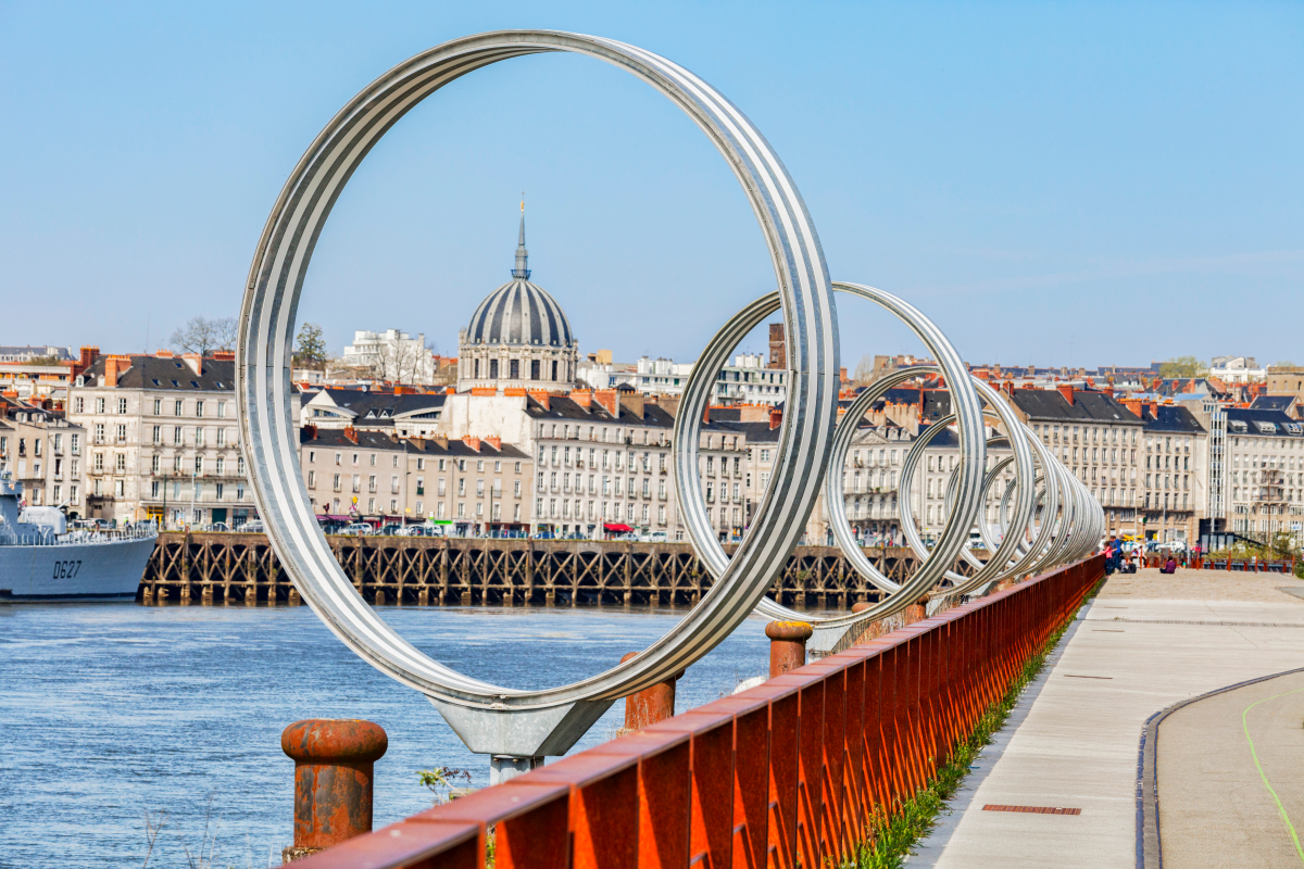 investissement locatif à Nantes –  les anneaux de Daniel Buren et vue sur le Centre-ville