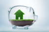 maison écolo dans tirelire transparente investissement vert