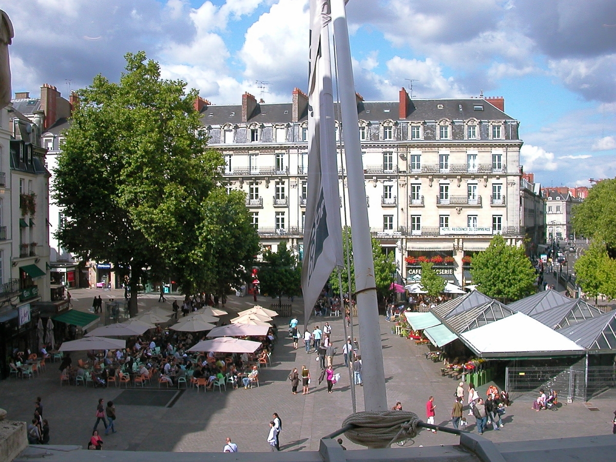 Nantes centre-ville – Vue sur la place du Commerce à Nantes