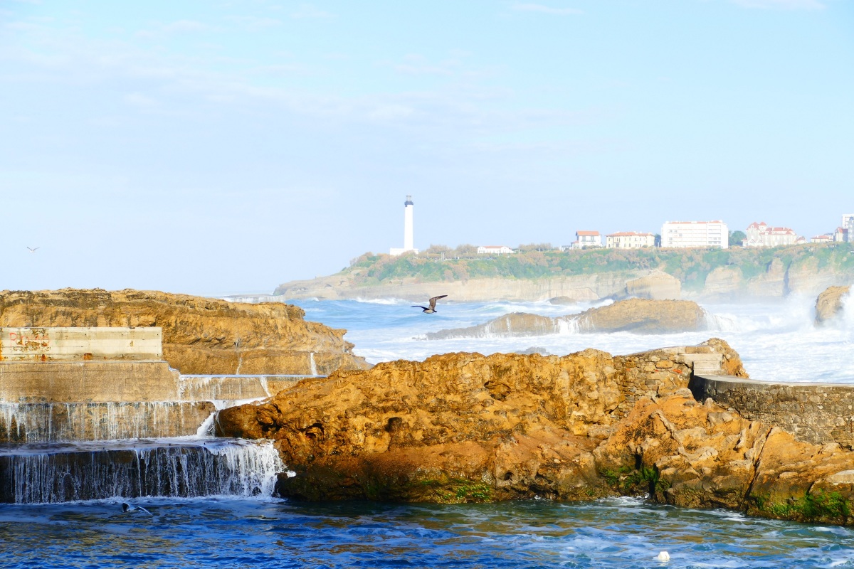 maison côte atlantique – Vue de la ville de Biarritz et de ses maisons depuis l’océan