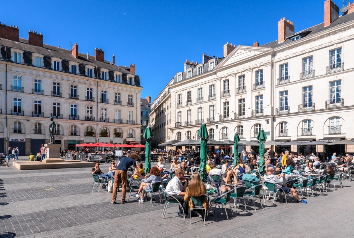  Projet Feydeau-Commerce – Terrasse d'un café sur la place Bouffay à Nantes