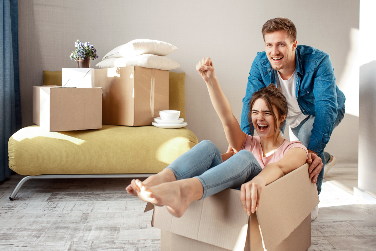  Acheter dans l’immobilier à deux – Un couple heureux d’avoir acheté le premier appartement 
