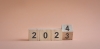 cubes avec des chiffres passant de 2023 à 2024