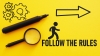 panneau jaune avec pictogrammes flèche rouage bonhomme inscrit 